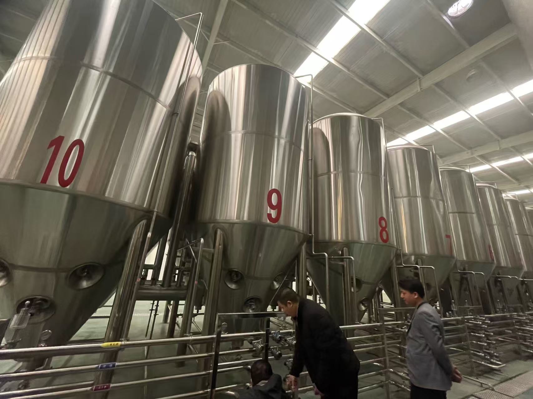 垦利精酿啤酒设备厂—平面布置、设备设计、制造、调试、培训等一条龙服务